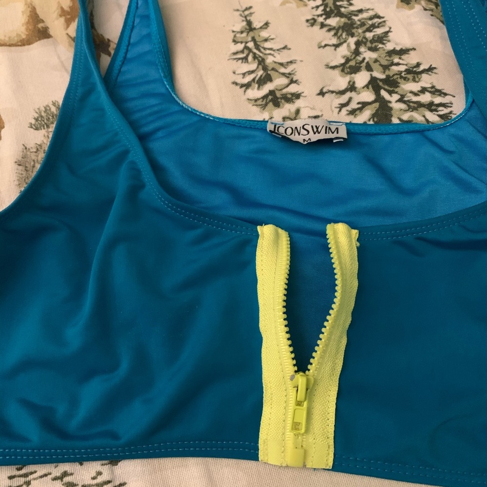 Bikini - Picture 5 of 7